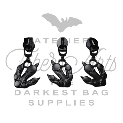 #5 Dino Footprint Nylon Zipper Pulls - Matte Black - 3pcs at Atelier Fiber Arts