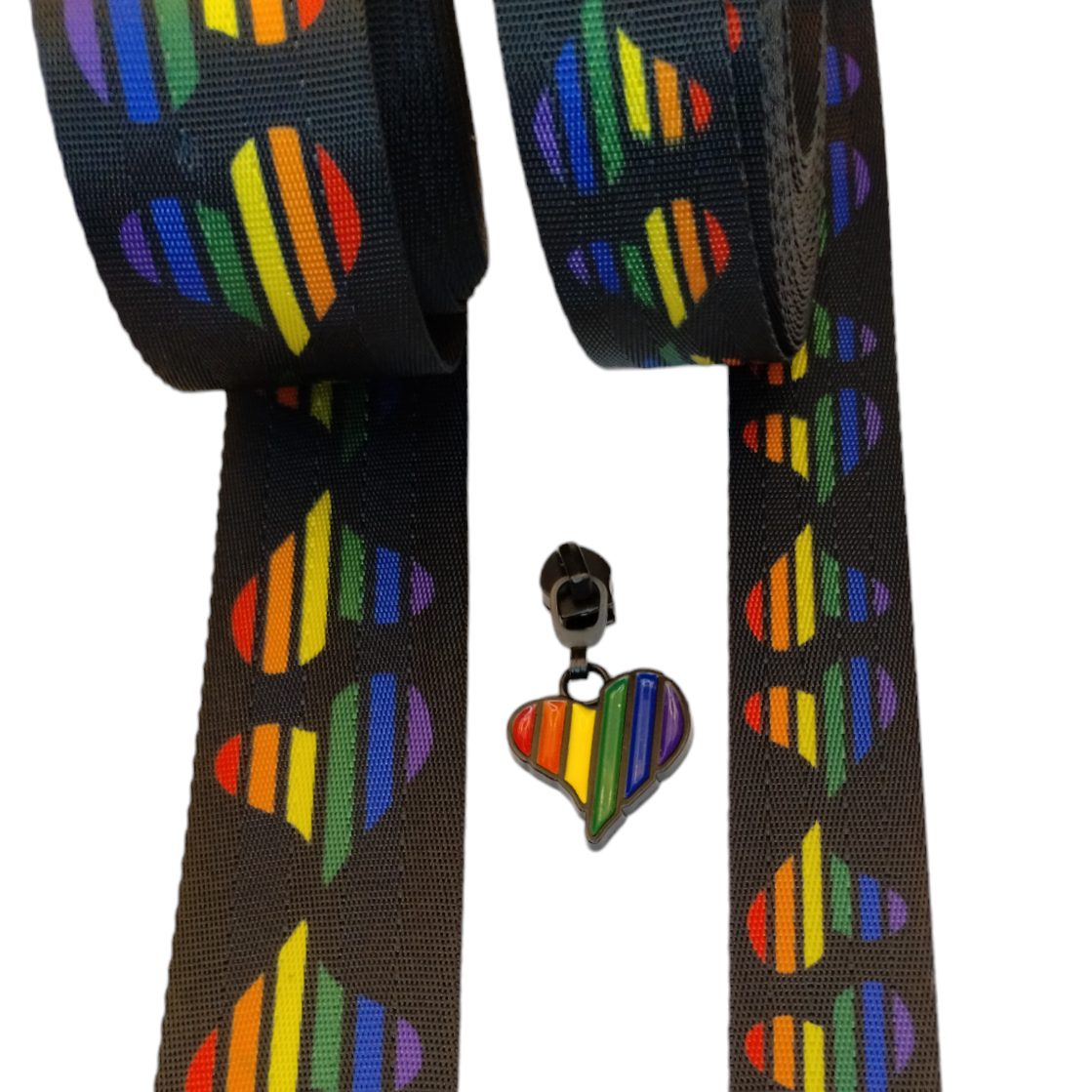 #5 Rainbow Heart Enamel Nylon Zipper Pulls in Matte Black - 3pcs at Atelier Fiber Arts