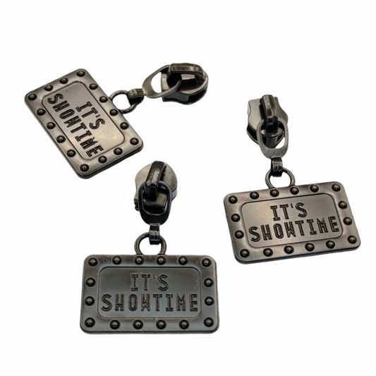 #5 BJ It's Showtime! Nylon Zipper Pulls in Matte Black - 3pcs at Atelier Fiber Arts