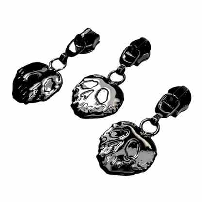 #5 Poisoned Nylon Zipper Pulls in Gunmetal - 3pcs at Atelier Fiber Arts