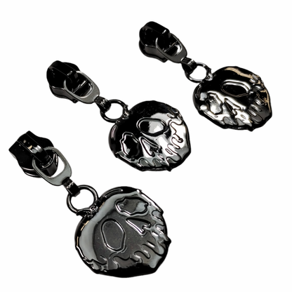 #5 Poisoned Nylon Zipper Pulls in Gunmetal - 3pcs at Atelier Fiber Arts