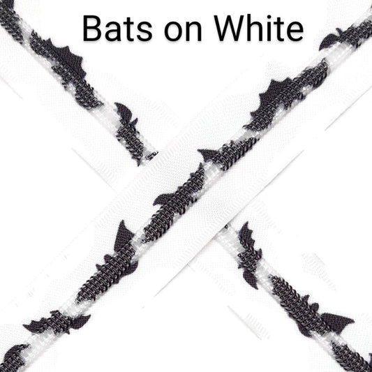 #5 Zipper - Bats on White - by the meter Default Title Atelier Fiber Arts